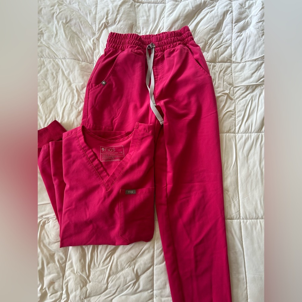 Figs Women's Scrub Set in Hot Pink